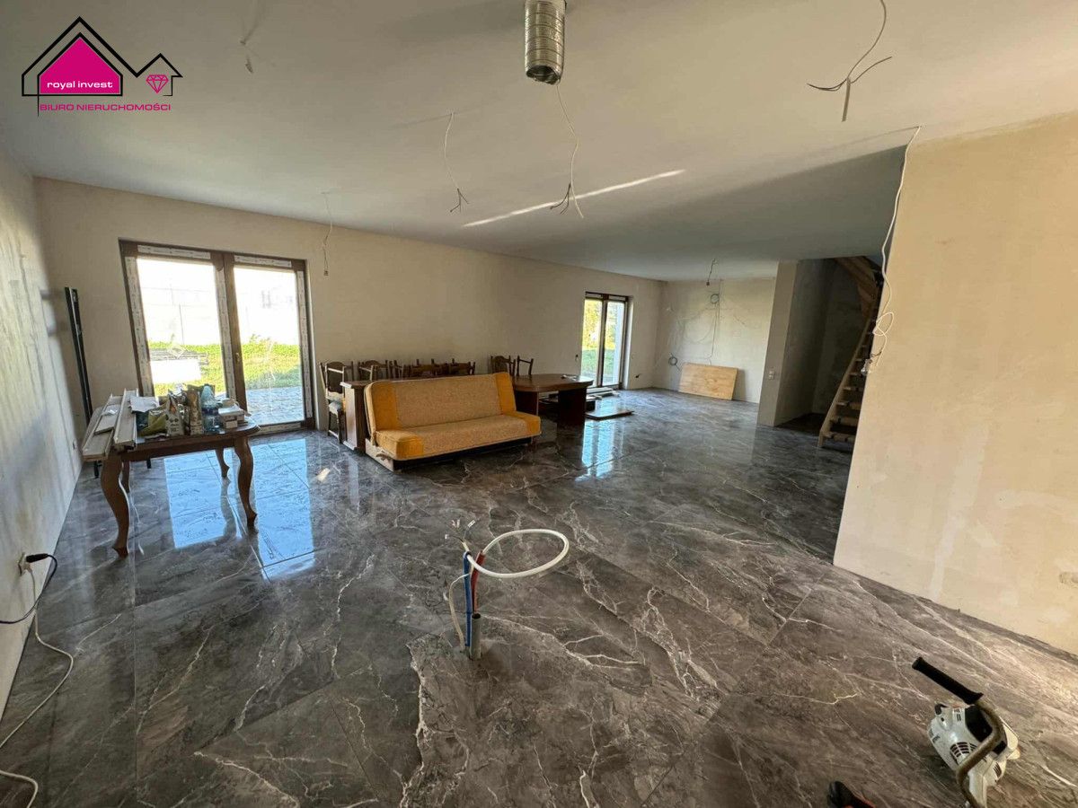 bliźniak, 3 pokoje Rumin. Zdjęcie 14