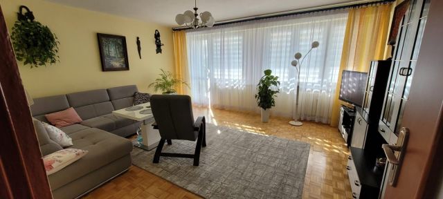 Mieszkanie 3-pokojowe Bełchatów, os. Okrzei. Zdjęcie 1