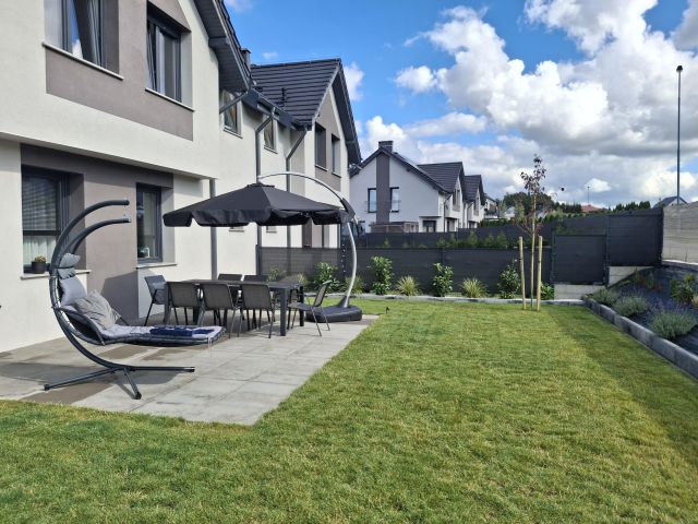 dom szeregowy, 4 pokoje Wałbrzych Poniatów, ul. Morelowa. Zdjęcie 1