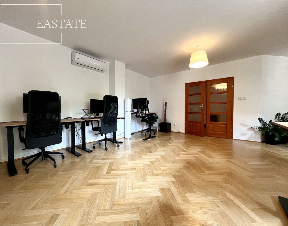 Lokal Warszawa Wola, skwer ks. kard. Stefana Wyszyńskiego. Zdjęcie 2