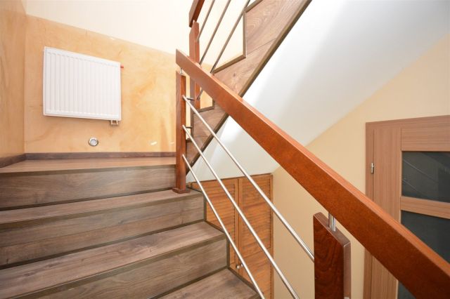 dom wolnostojący, 5 pokoi Bieliny. Zdjęcie 11