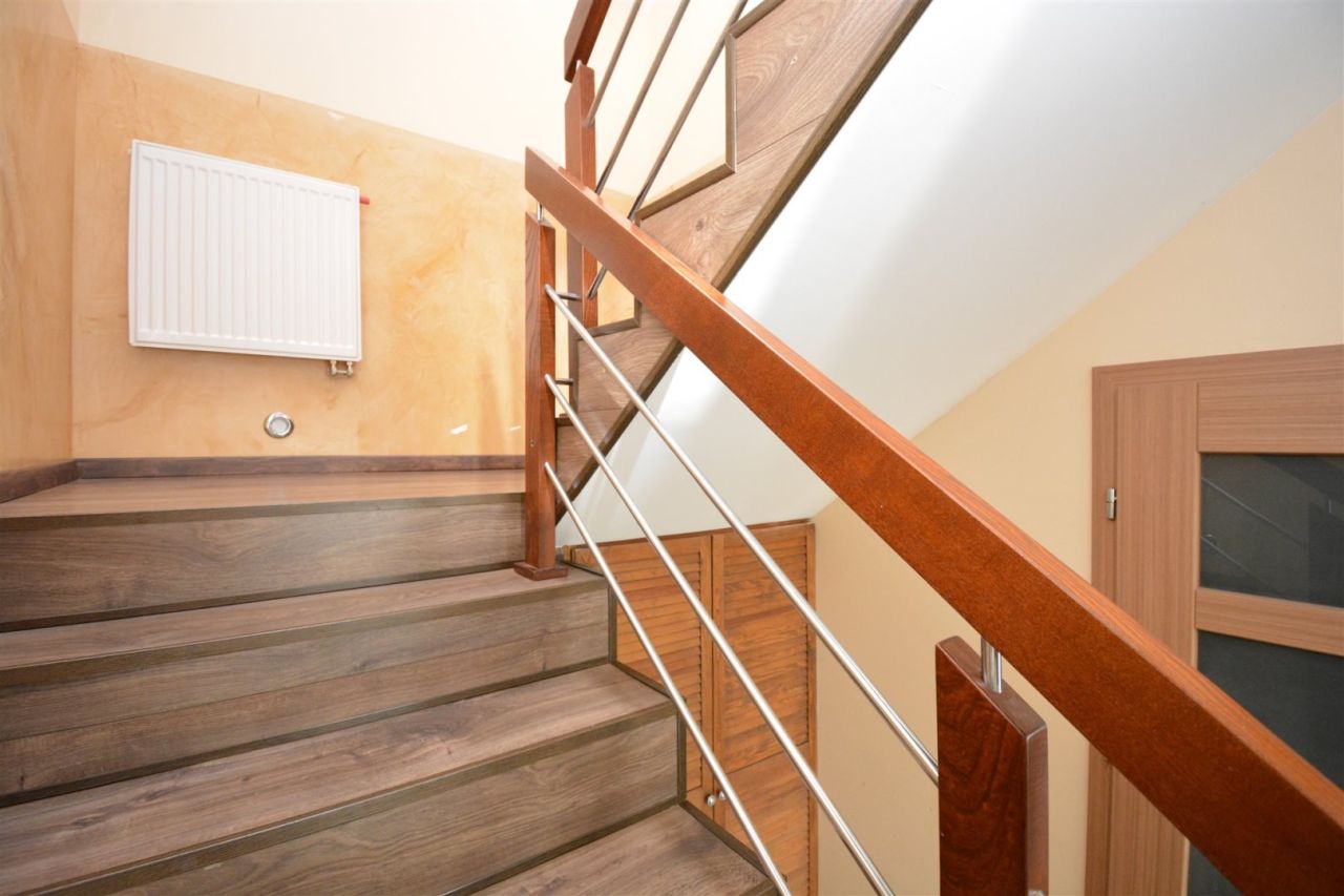 dom wolnostojący, 5 pokoi Bieliny. Zdjęcie 11