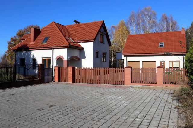 dom wolnostojący, 10 pokoi Grabowiec, ul. Obi-Wana Kenobiego. Zdjęcie 1
