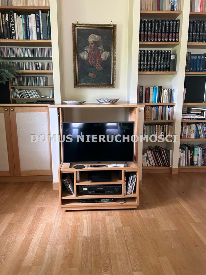 dom wolnostojący, 10 pokoi Ewcin. Zdjęcie 12