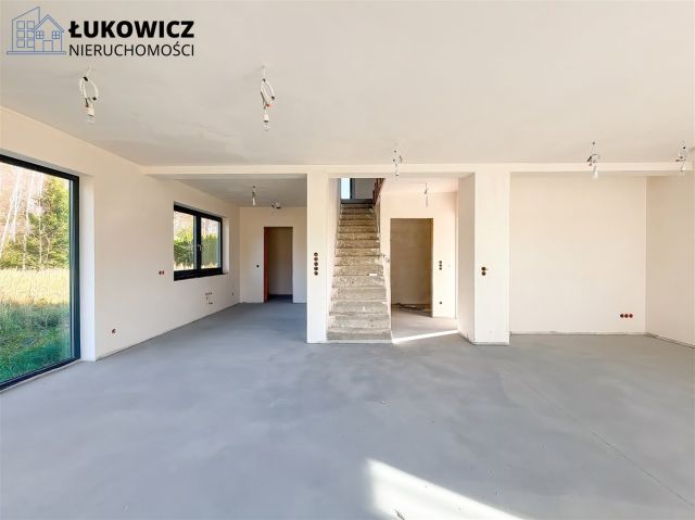 dom wolnostojący, 5 pokoi Kaniów. Zdjęcie 2