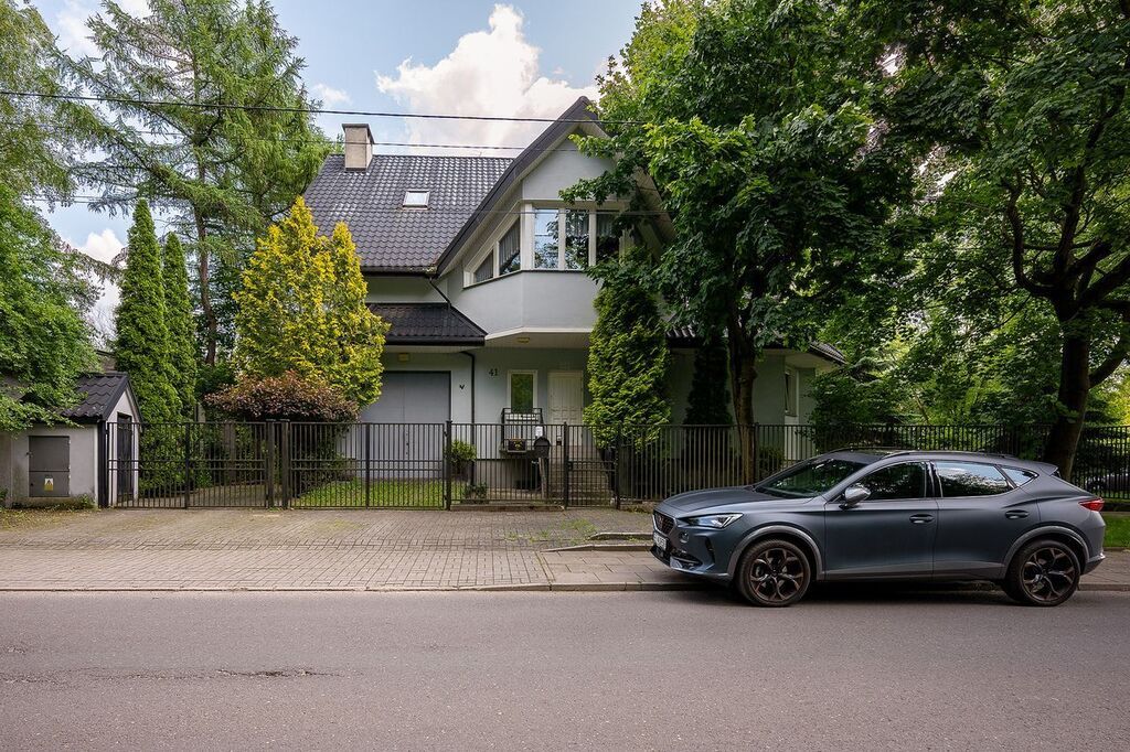 dom wolnostojący, 7 pokoi Łódź, ul. Folwarczna