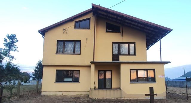 dom wolnostojący, 6 pokoi Kamyk, ul. Szkolna. Zdjęcie 1