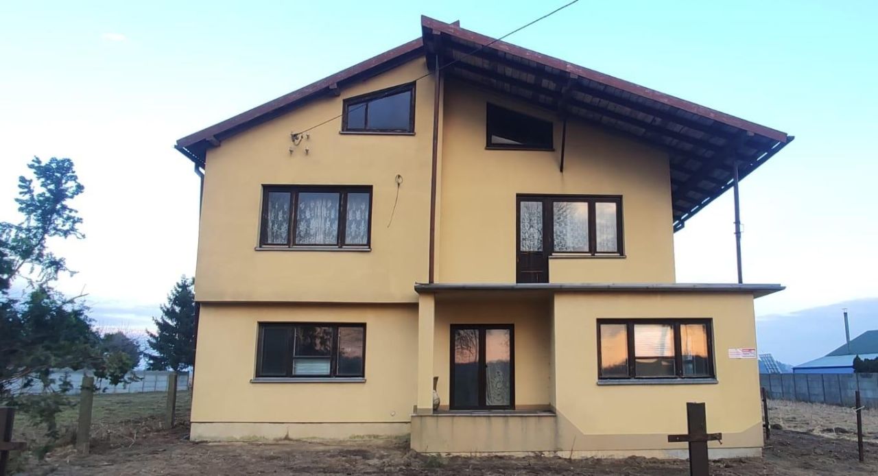 dom wolnostojący, 6 pokoi Kamyk, ul. Szkolna
