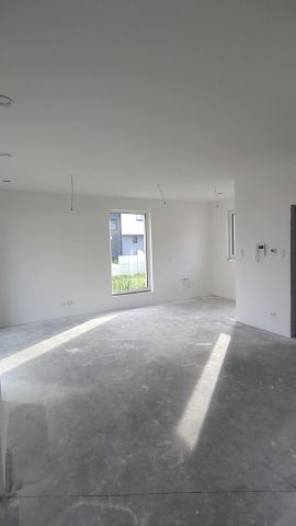 dom szeregowy, 4 pokoje Słomin, ul. Biedronki. Zdjęcie 3