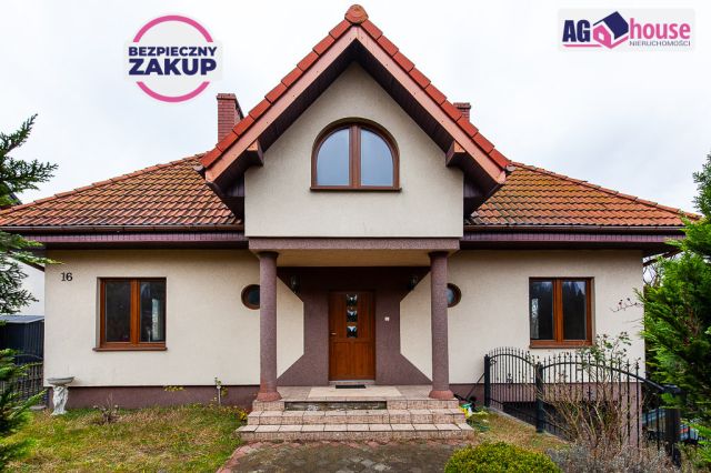 dom wolnostojący, 6 pokoi Luzino, ul. Krzywa. Zdjęcie 1