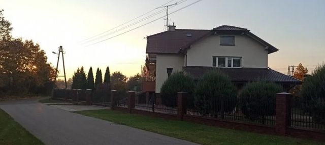 dom wolnostojący, 5 pokoi Bratoszewice. Zdjęcie 3