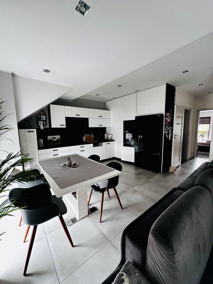 Mieszkanie 4-pokojowe Krotoszyn, os. Księżycowe. Zdjęcie 2