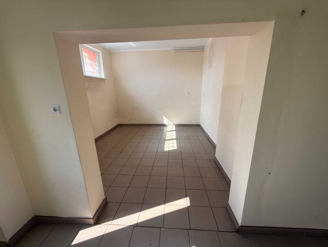 Lokal Czarne, Plac wolności. Zdjęcie 4