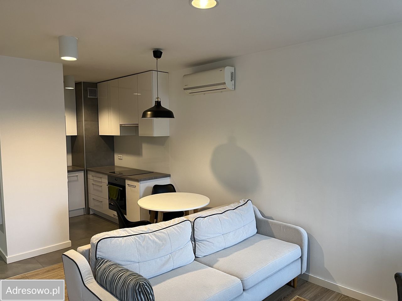 Mieszkanie 2-pokojowe Kraków Czyżyny, os. 2 Pułku Lotniczego. Zdjęcie 8