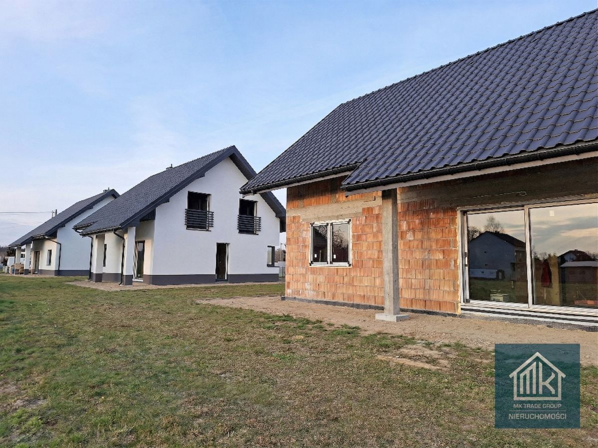 dom wolnostojący, 5 pokoi Kłaj. Zdjęcie 1