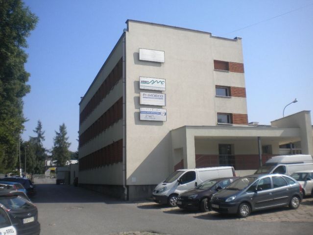 Biuro Kraków Nowa Huta, ul. Kornela Makuszyńskiego. Zdjęcie 1