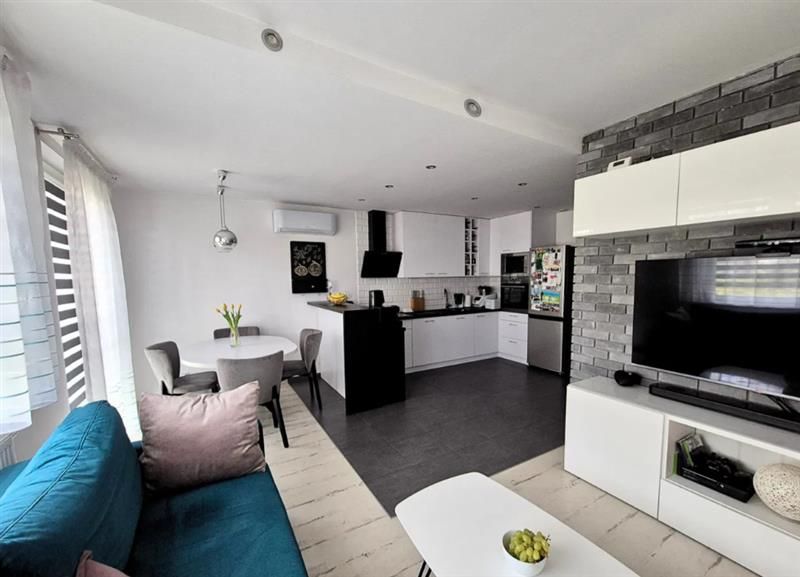 Mieszkanie 4-pokojowe Wrocław Lipa Piotrowska, ul. Bazyliowa. Zdjęcie 2