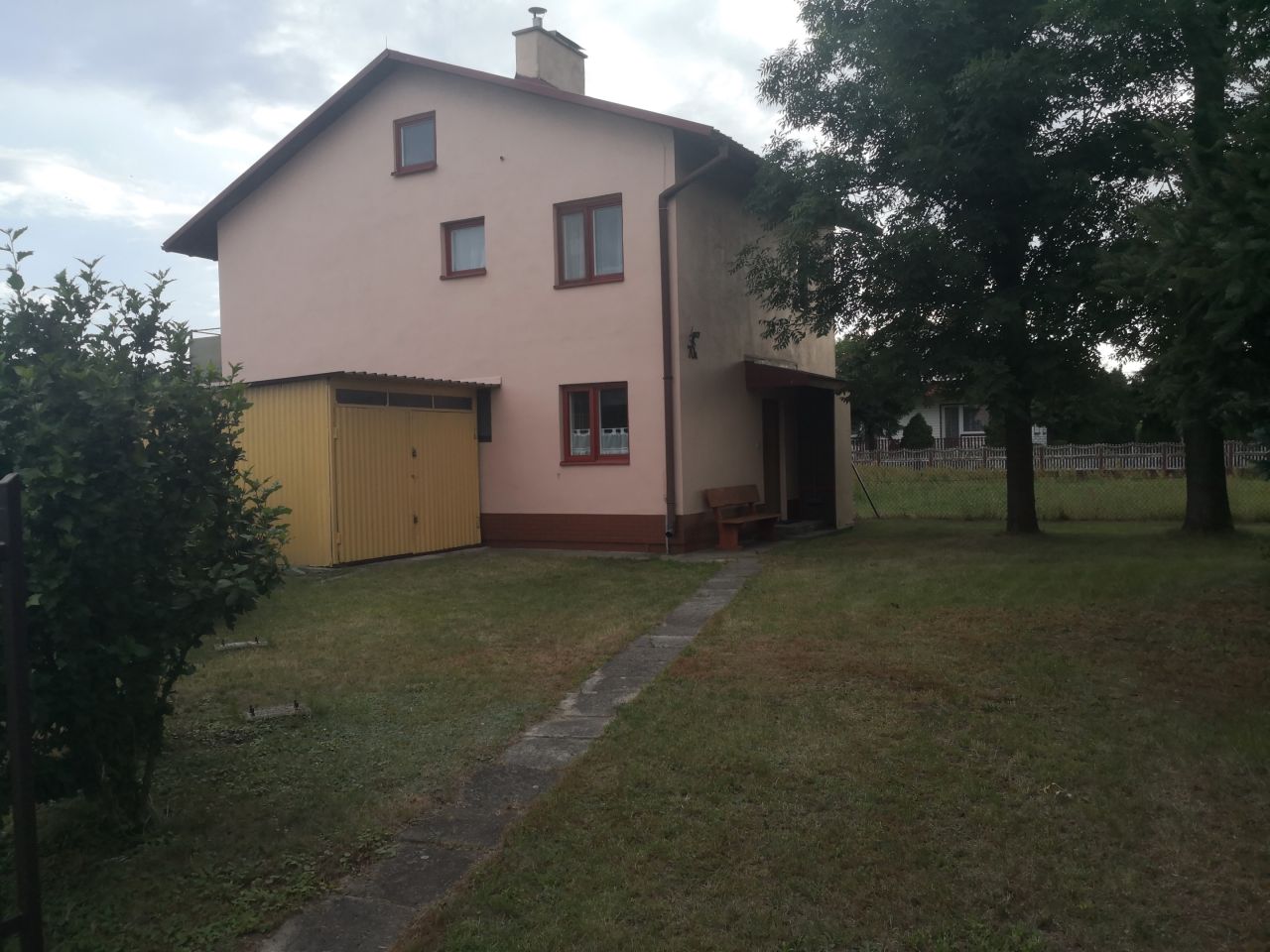 dom wolnostojący, 4 pokoje Małoszyce Przedmieście. Zdjęcie 1