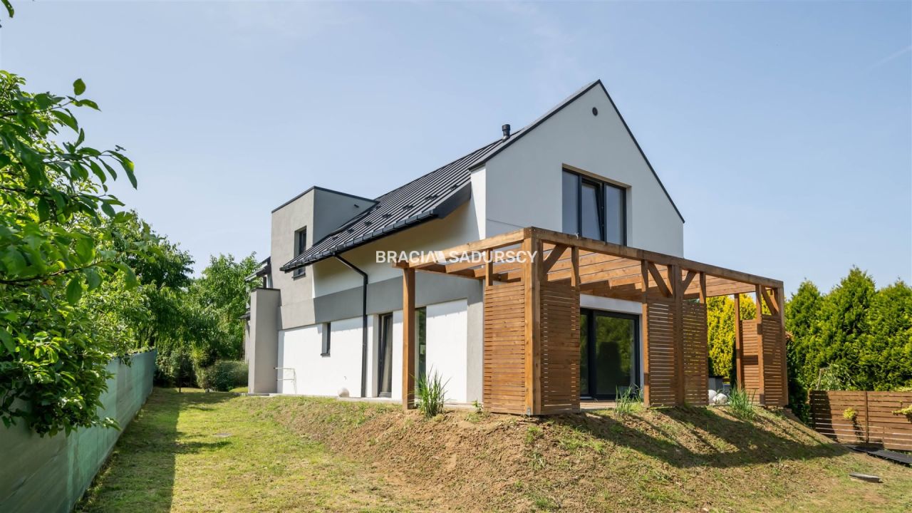 dom, 4 pokoje Krzywaczka