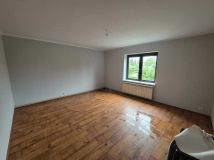 Mieszkanie 3-pokojowe Cięcina. Zdjęcie 4