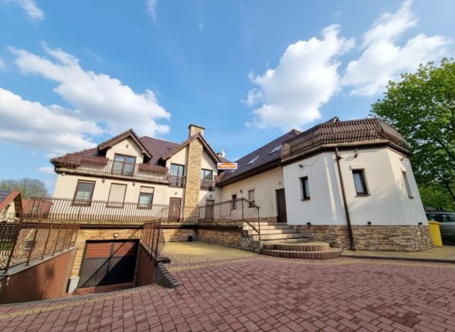 dom wolnostojący, 11 pokoi Modlnica. Zdjęcie 9