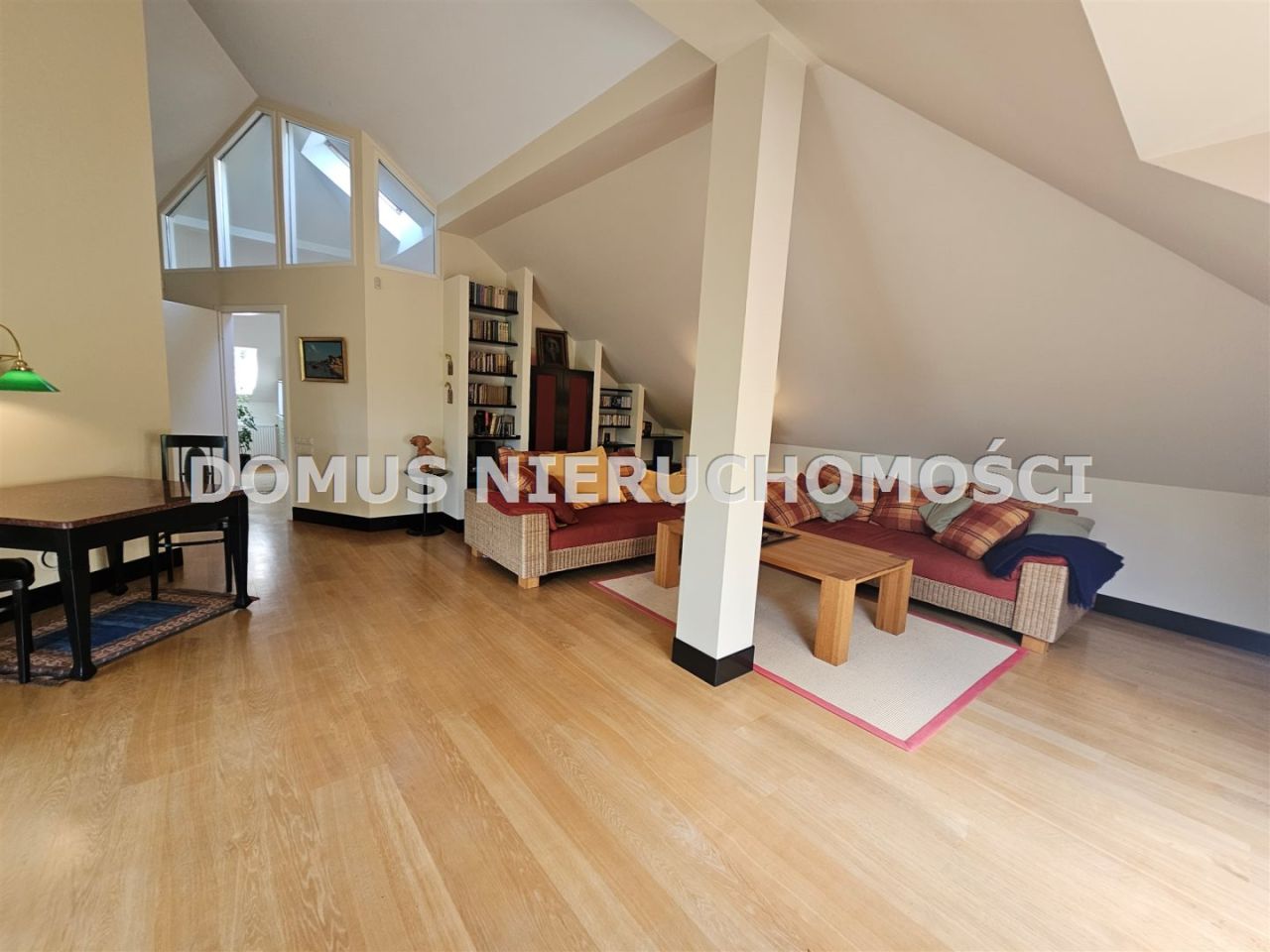 dom wolnostojący, 10 pokoi Ewcin. Zdjęcie 23