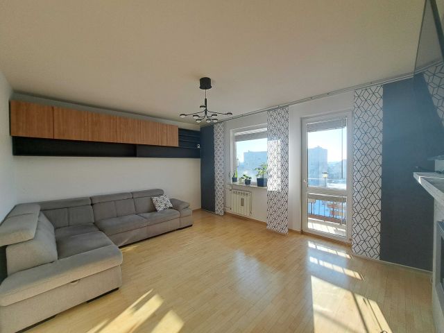 Mieszkanie 3-pokojowe Pionki, ul. Adasia Guzala. Zdjęcie 1