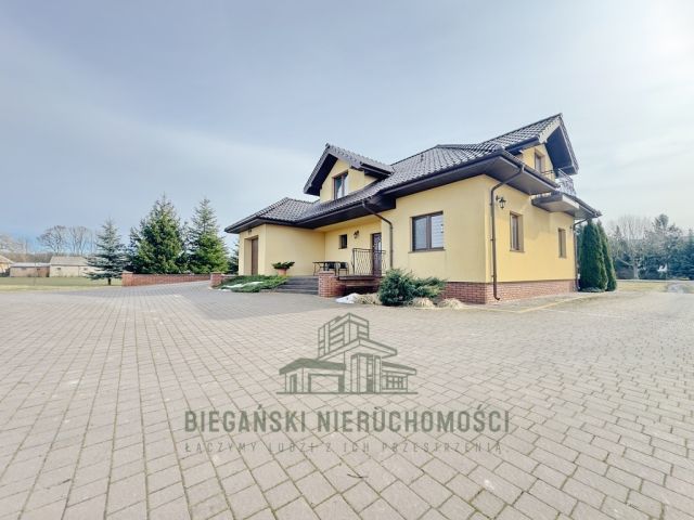 dom wolnostojący, 5 pokoi Łuszczów Drugi. Zdjęcie 3