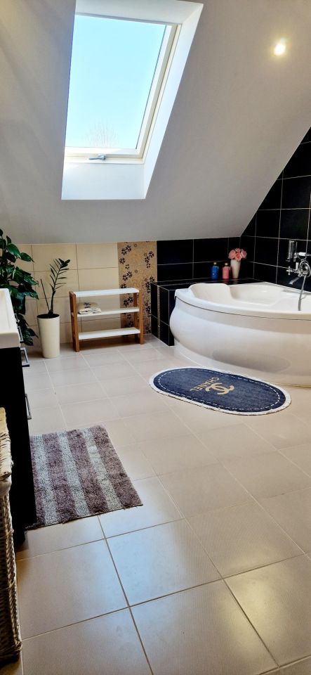 dom wolnostojący, 6 pokoi Brzeźnica. Zdjęcie 11