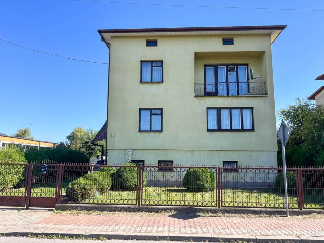 dom wolnostojący, 5 pokoi Ostrowiec Świętokrzyski, ul. Furmańska. Zdjęcie 2