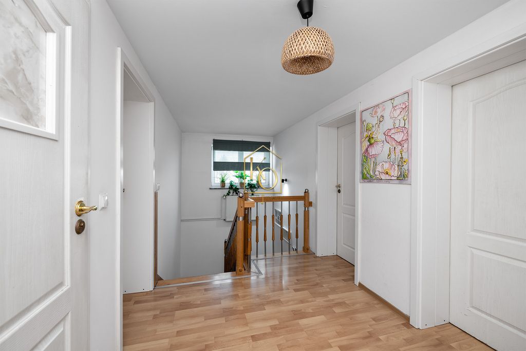 dom wolnostojący, 6 pokoi Michałowice. Zdjęcie 16