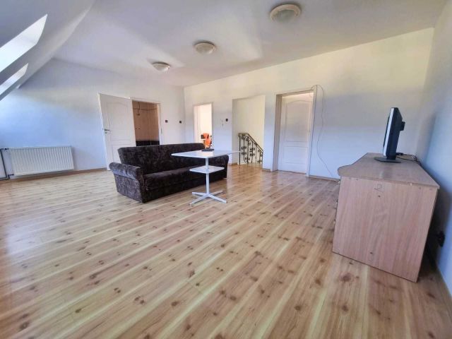 dom wolnostojący, 10 pokoi Międzyrzecz, os. Zamkowe. Zdjęcie 1