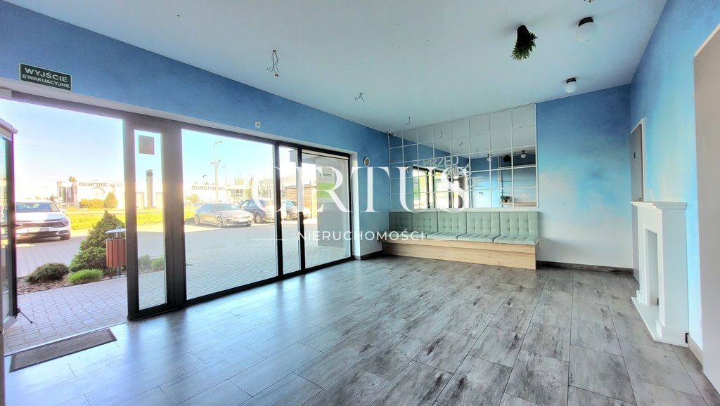 Nieruchomość komercyjna Wawrów. Zdjęcie 3