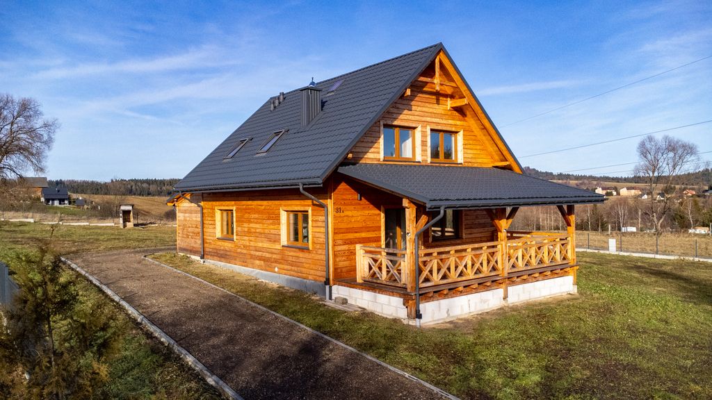 dom wolnostojący, 7 pokoi Lutowiska