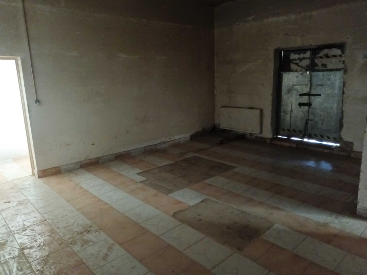 Hala/magazyn Knopin. Zdjęcie 8