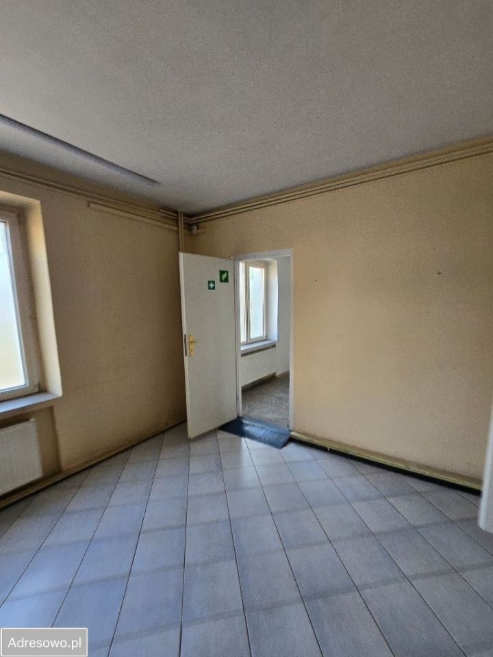 Hala/magazyn Lisi Ogon. Zdjęcie 12