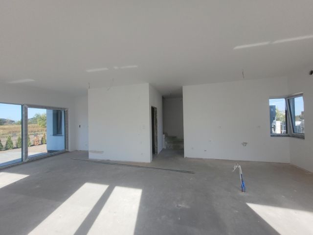 bliźniak, 6 pokoi Opacz Mała. Zdjęcie 4