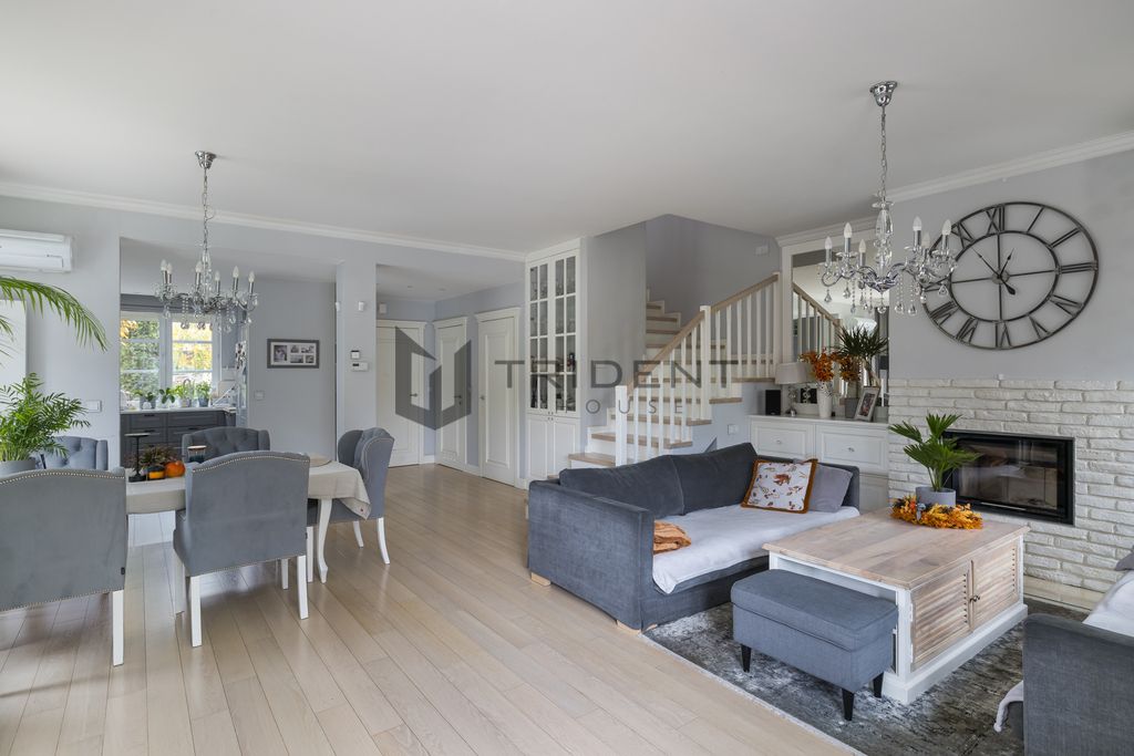 dom szeregowy, 5 pokoi Józefosław, ul. Bretanii. Zdjęcie 2