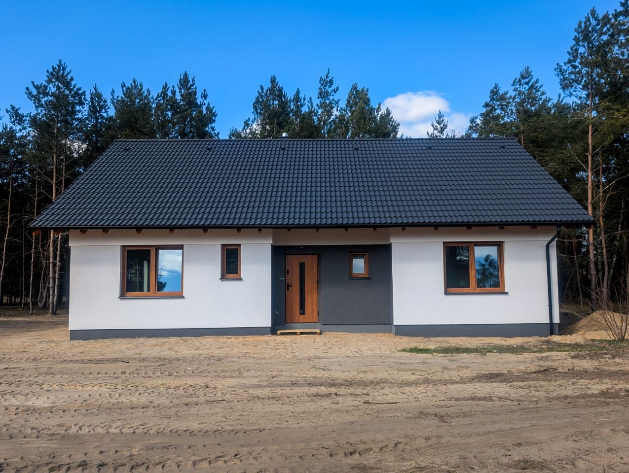 dom wolnostojący, 4 pokoje Krzyż Wielkopolski Centrum, ul. Tulipanowa. Zdjęcie 1