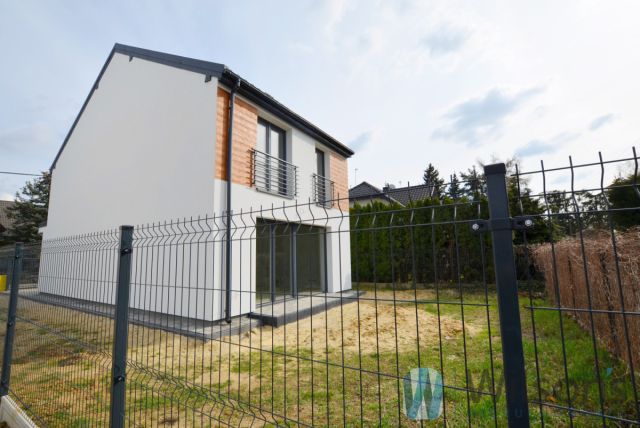 dom wolnostojący, 4 pokoje Łomianki. Zdjęcie 2