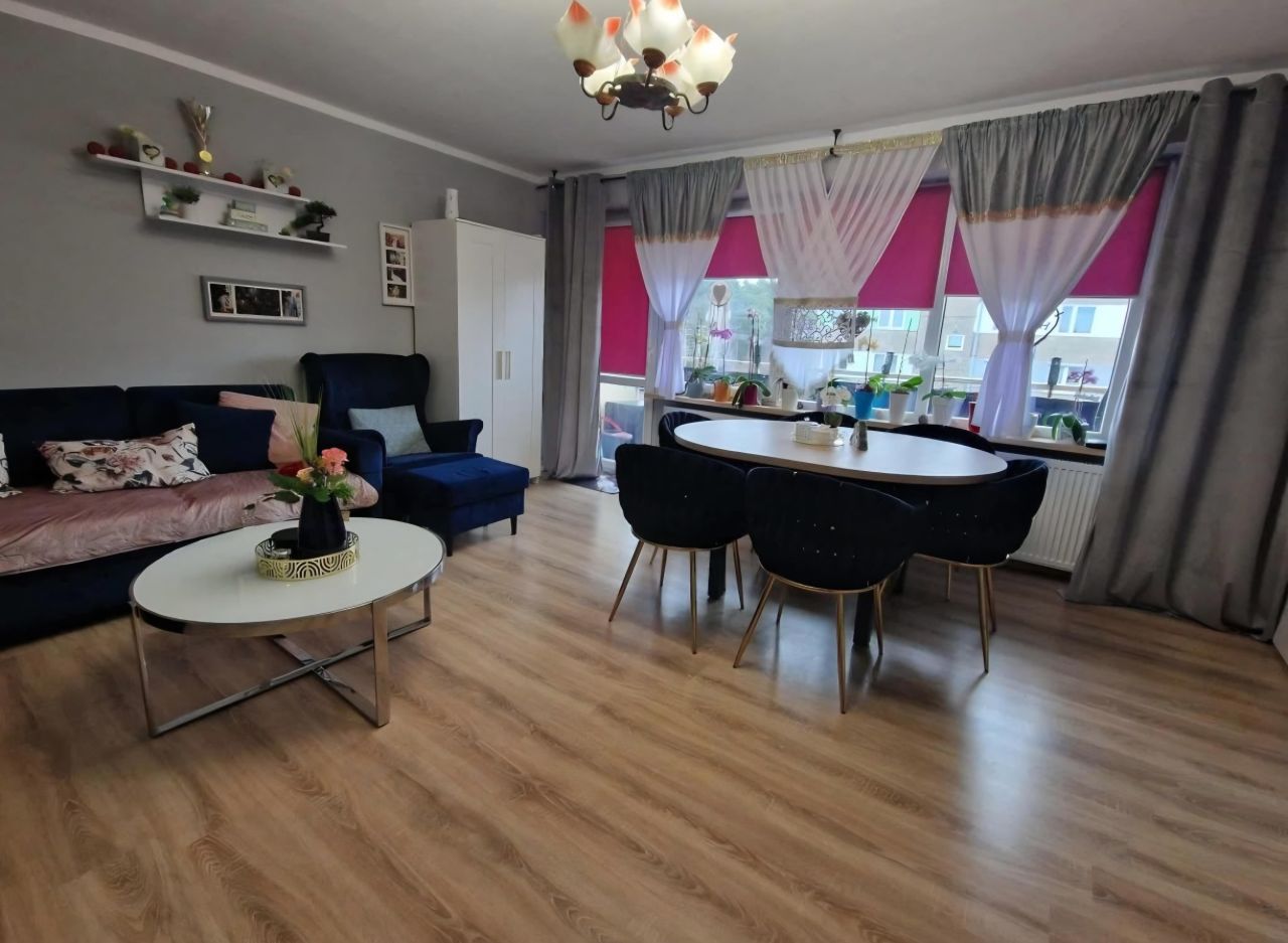 Mieszkanie 4-pokojowe Długie. Zdjęcie 2