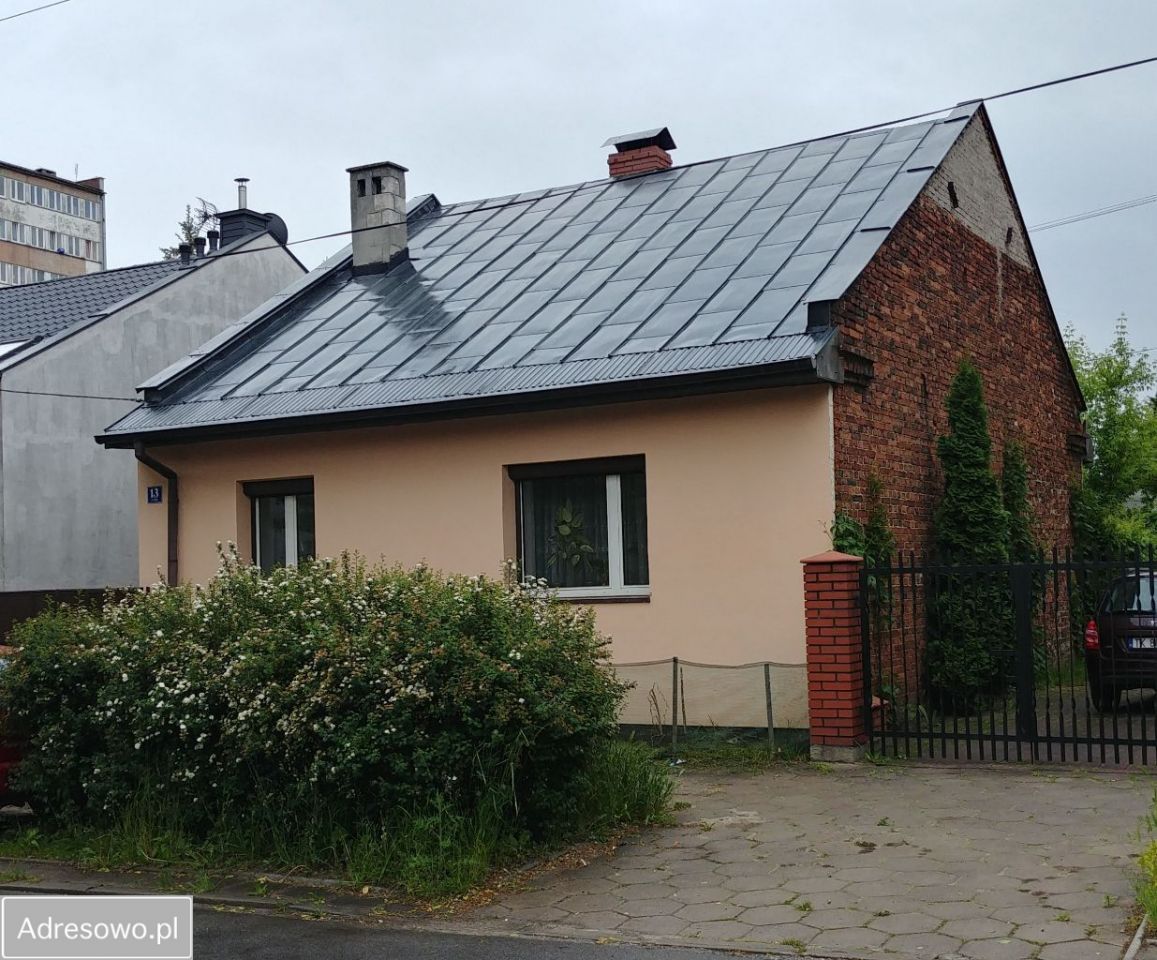 dom wolnostojący, 3 pokoje Kielce Czarnów, ul. Hoża. Zdjęcie 1