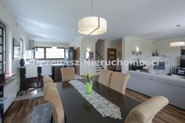 dom wolnostojący, 7 pokoi Niemcz. Zdjęcie 3